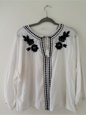 GAP White Tunic Top with Black Floral Embroidery